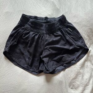 lululemon size 6 short